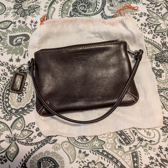Coach Y2K Brown Leather Wristlet - Picture 5 of 6